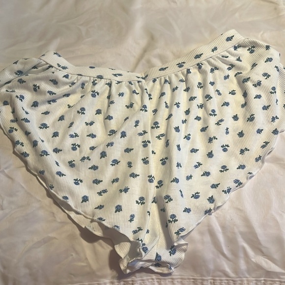 Very comfy sleep shorts. Never been worn. - Picture 2 of 3